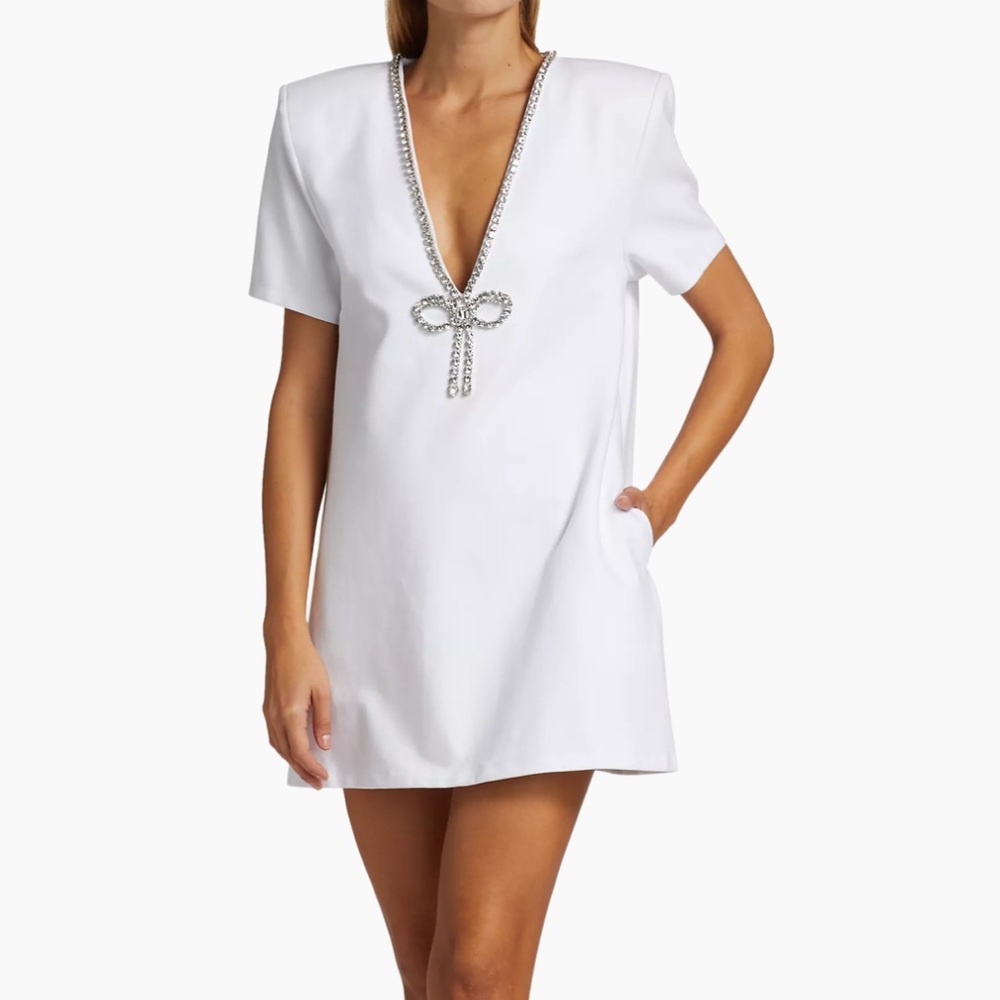 Excellent condition only worn once, area crystal bow white dress